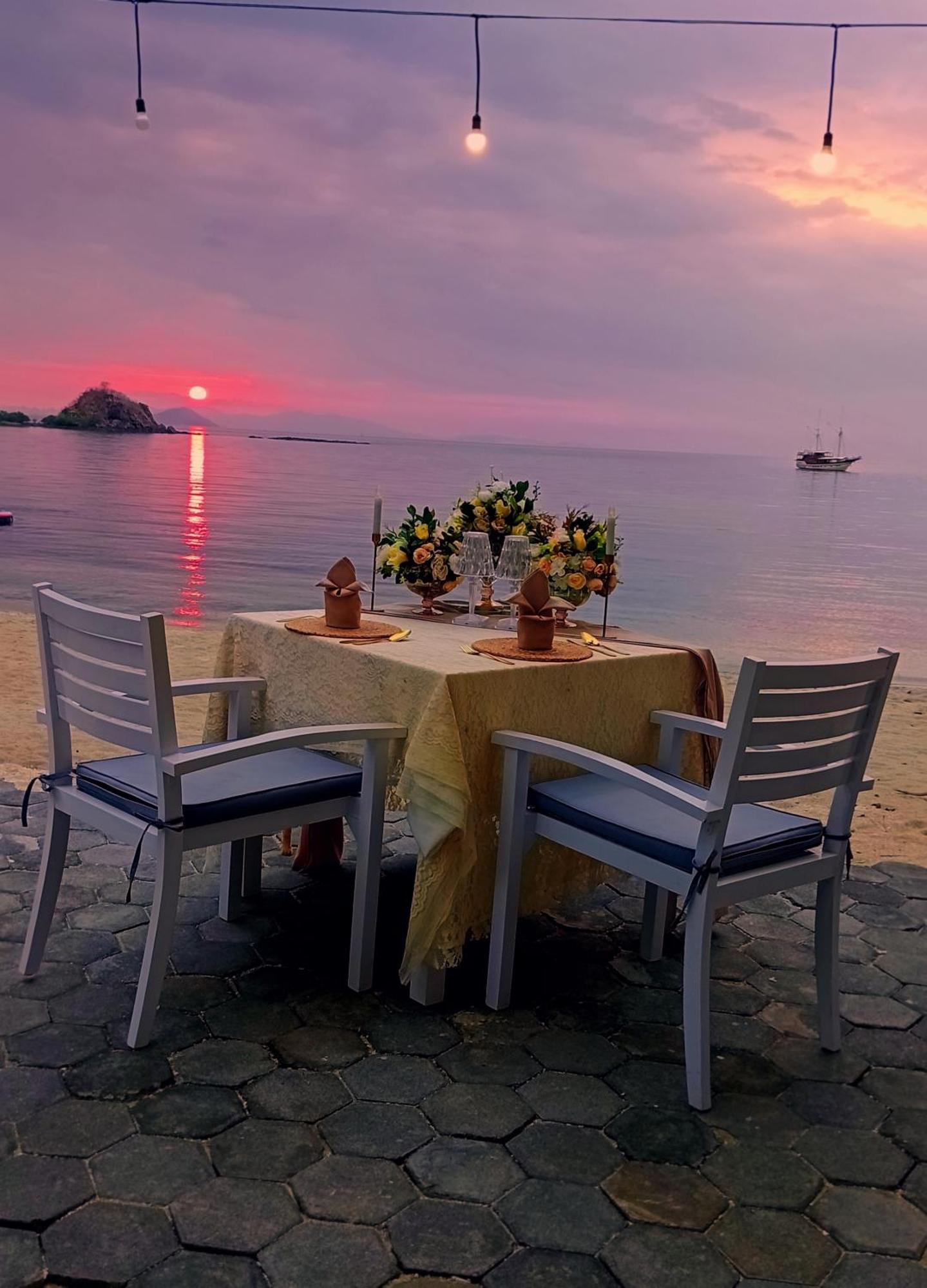Sylvia Hotel & Resort Komodo Labuan Bajo Exterior photo
